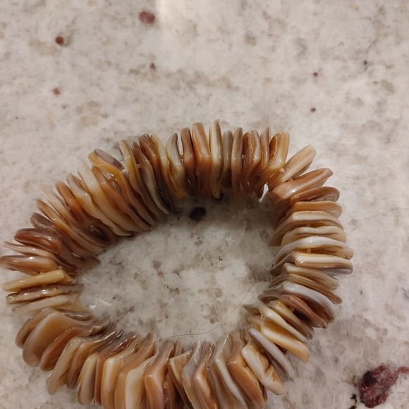Shell bracelet - Picture 2 of 2